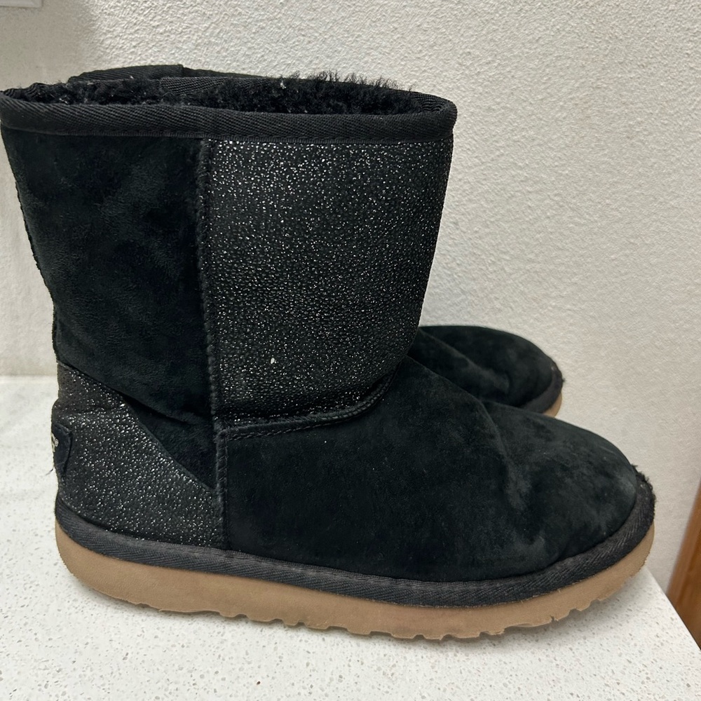 UGG Black Sparkly Boots with Glitter Accents faux fur inside! Size 4